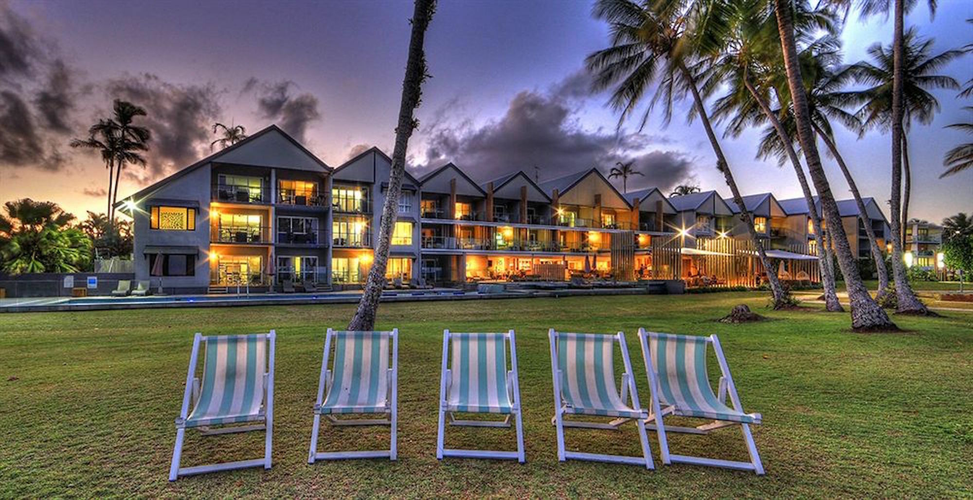 Castaways Resort & Spa On Mission Beach Exterior photo